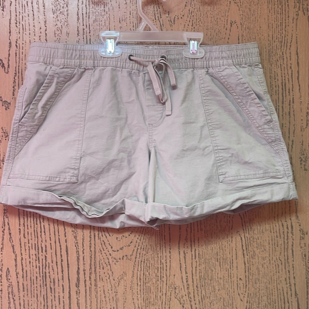 Elastic waist shorts